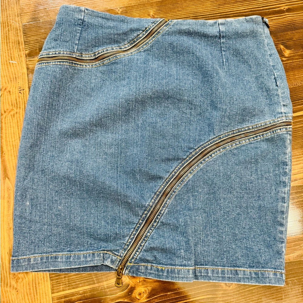 Vintage Y2K Dolce & Gabbana Blue Denim Skirt with Zipper Detail Size 46 EU/12 US